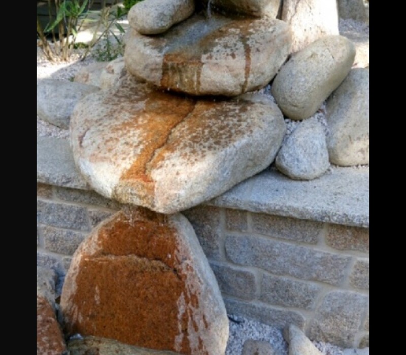 -fontaine-granit-de-luhan-saint-nolff-morbihan-bretagne